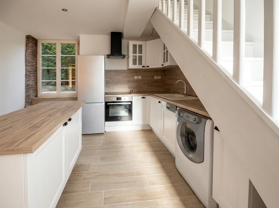 Couloir intérieur résidentiel, style scandinave minimaliste